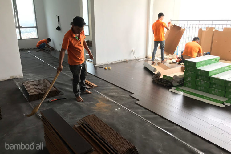 Thi Công Sàn Tre Ép Khối Walnut tại Vinhomes Central Park 1