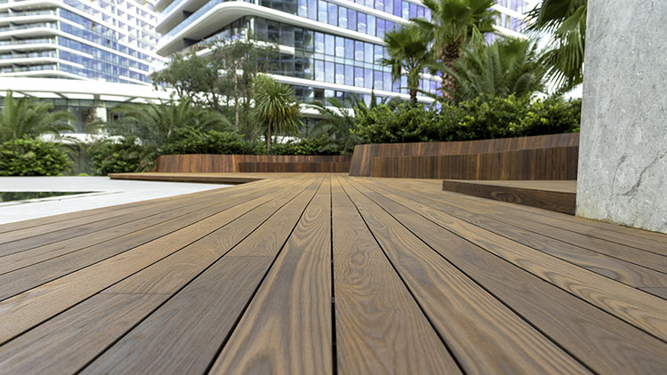 Thermowood có thể cần thay thế sớm nếu dùng ở khu vực đi lại nhiều