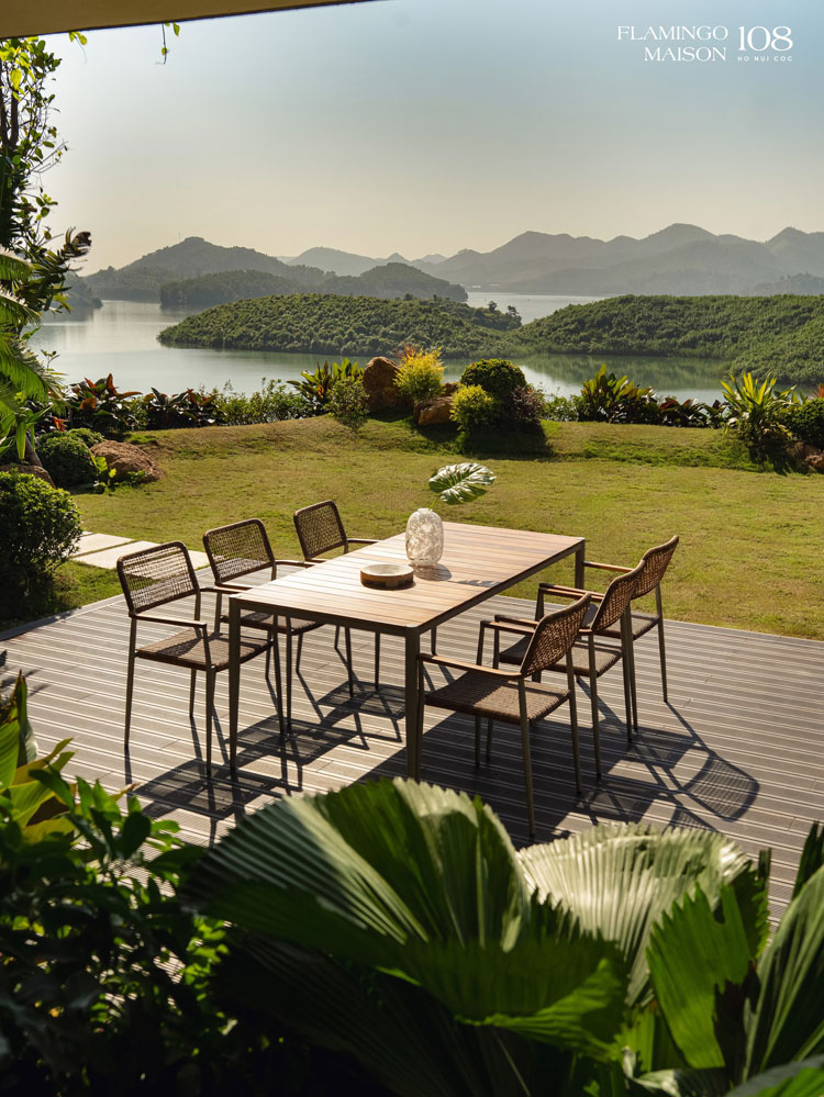 Sàn tre ban công & sân vườn biệt thự 1 Sàn tre ban công & sân vườn biệt thự 1