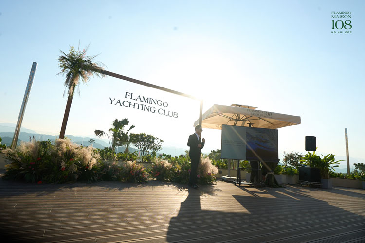 Yachting Club - 300m2 Sàn tre ngoài trời được sử dụng tại tầng mái 2 Yachting Club - 300m2 Sàn tre ngoài trời được sử dụng tại tầng mái 2