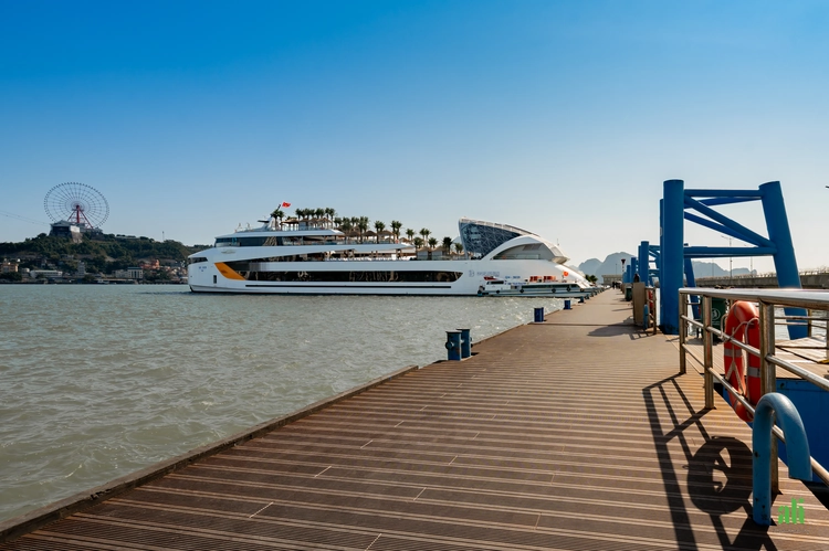 Vệ sinh – nghiệm thu – bàn giao 1 Sàn tre hoàn thiện tại Bến du thuyền Hạ Long